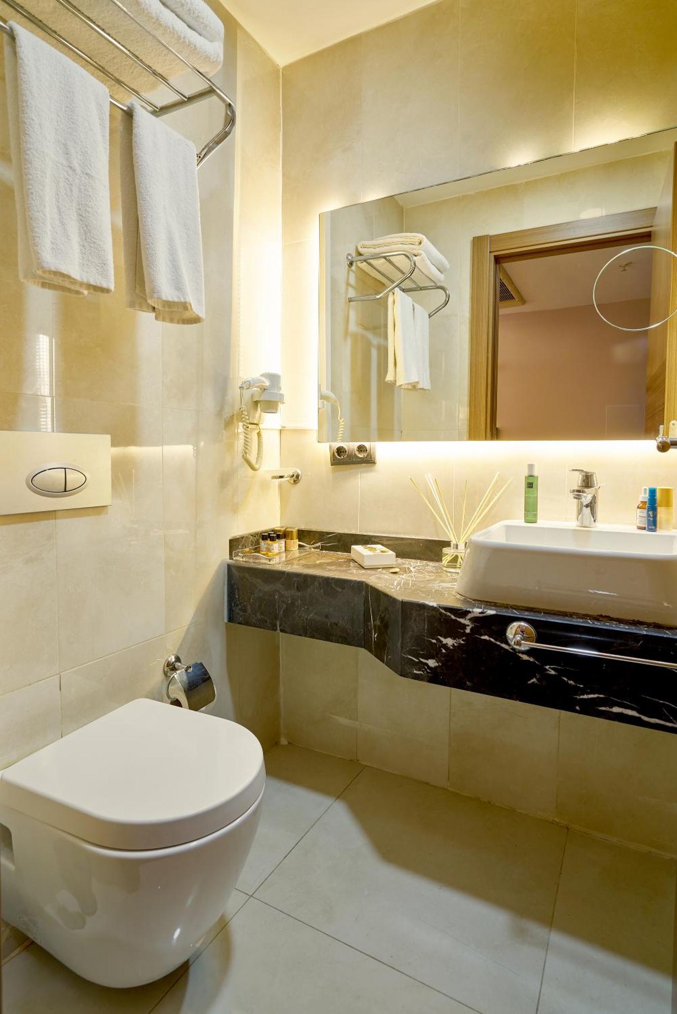 Atro Hotel อิสตันบูล ภายนอก รูปภาพ