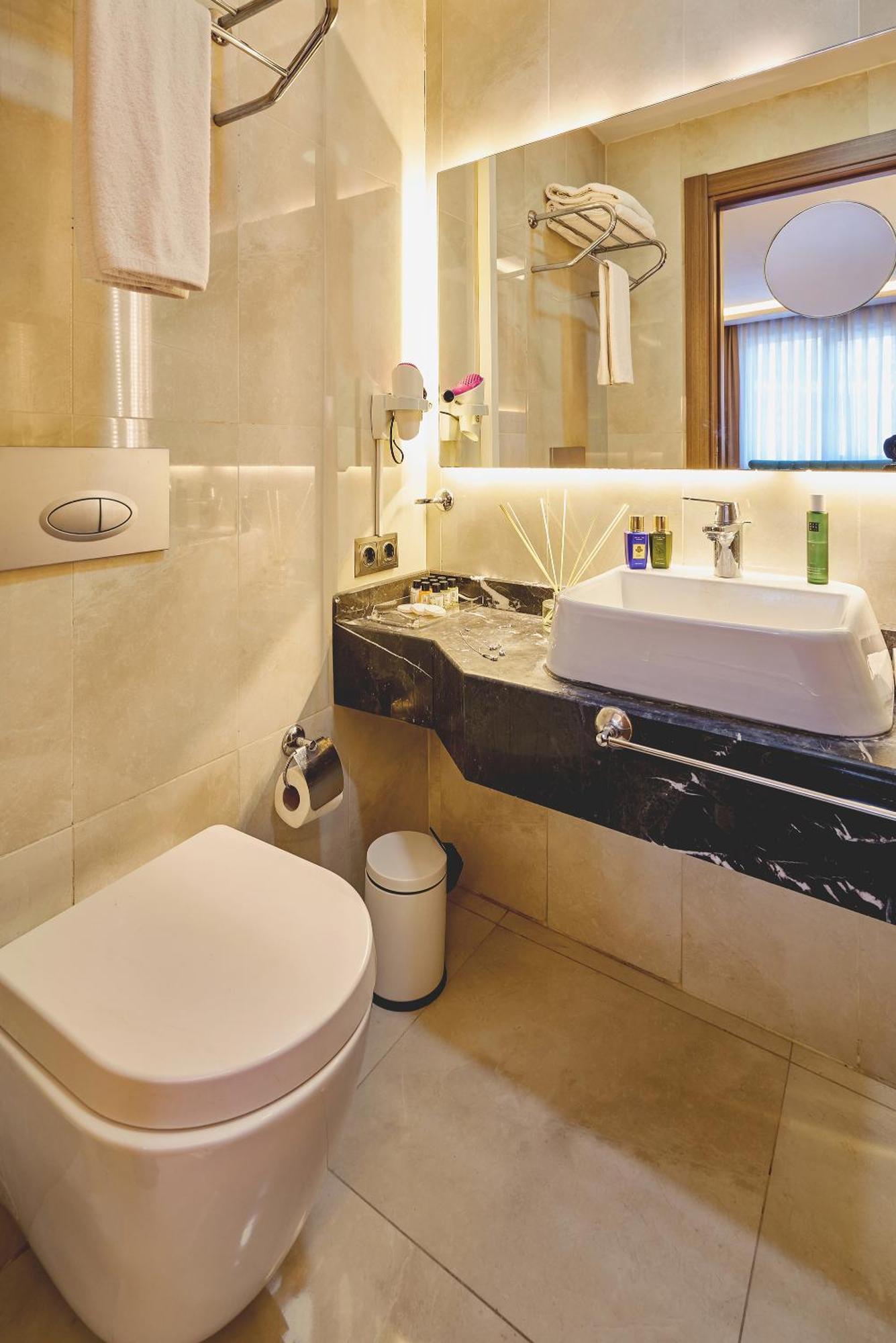 Atro Hotel อิสตันบูล ภายนอก รูปภาพ
